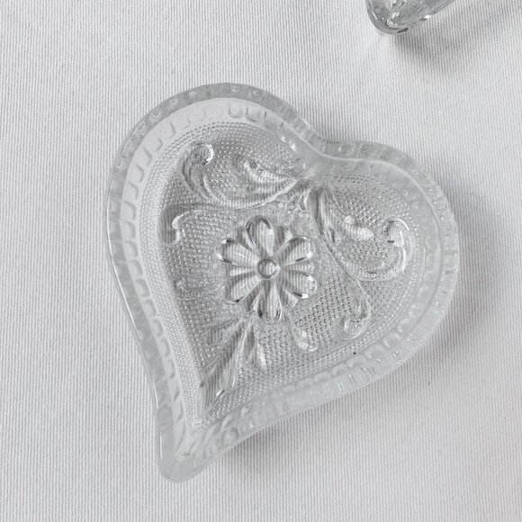 Vintage Glass Playing Card Suit Dishes – Heart, Club, Diamond, Spade - Picture 2 of 9